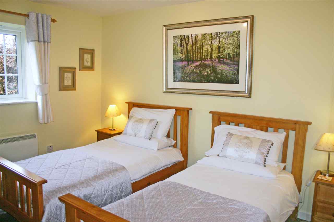 resized-2349823-Twin Bedroom.jpg